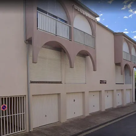 Nice Apt With Balcony On The Seafront *